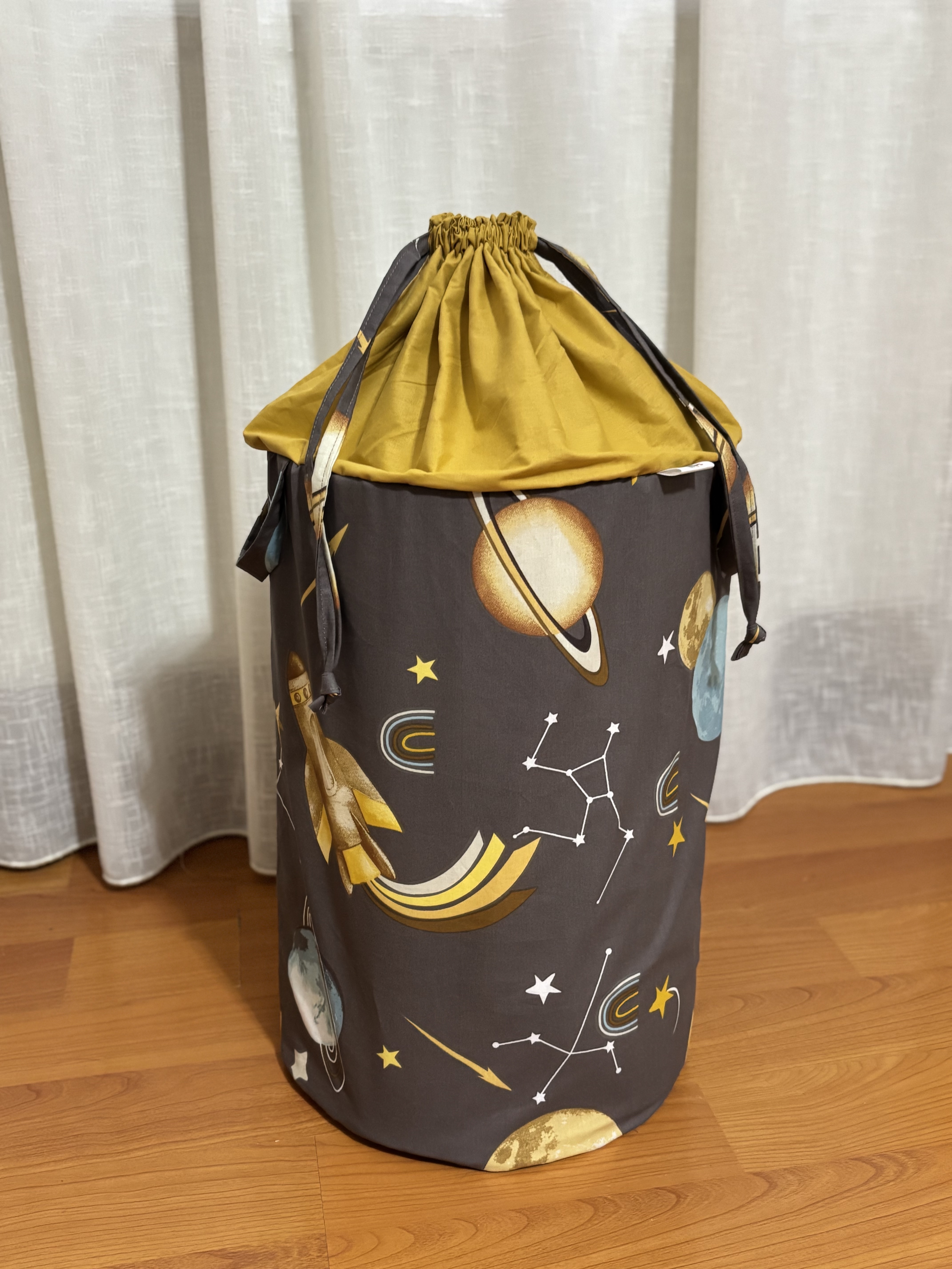 Storage with "Planets"
