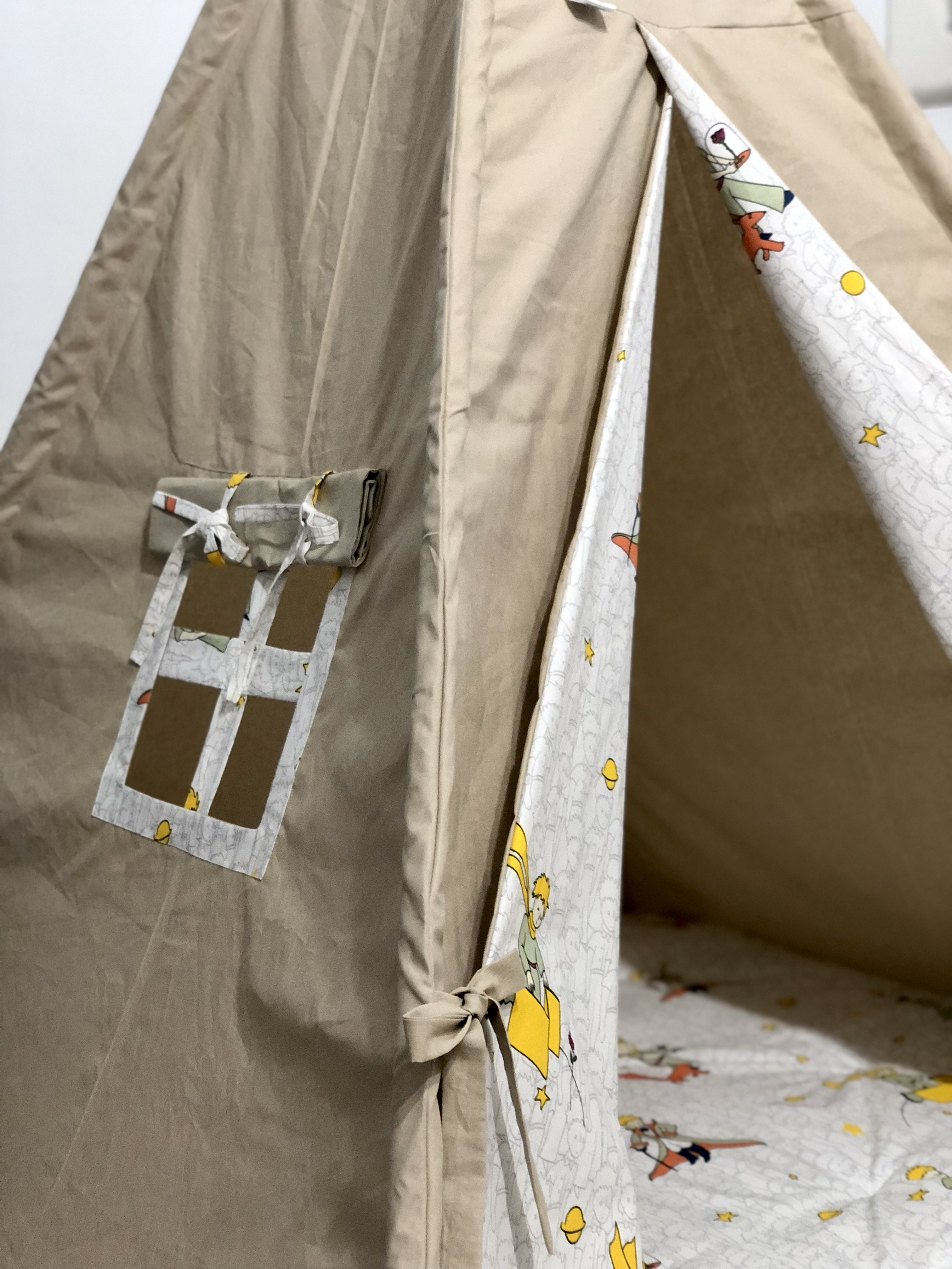 Beige tent "The Little Prince" with a yellow star