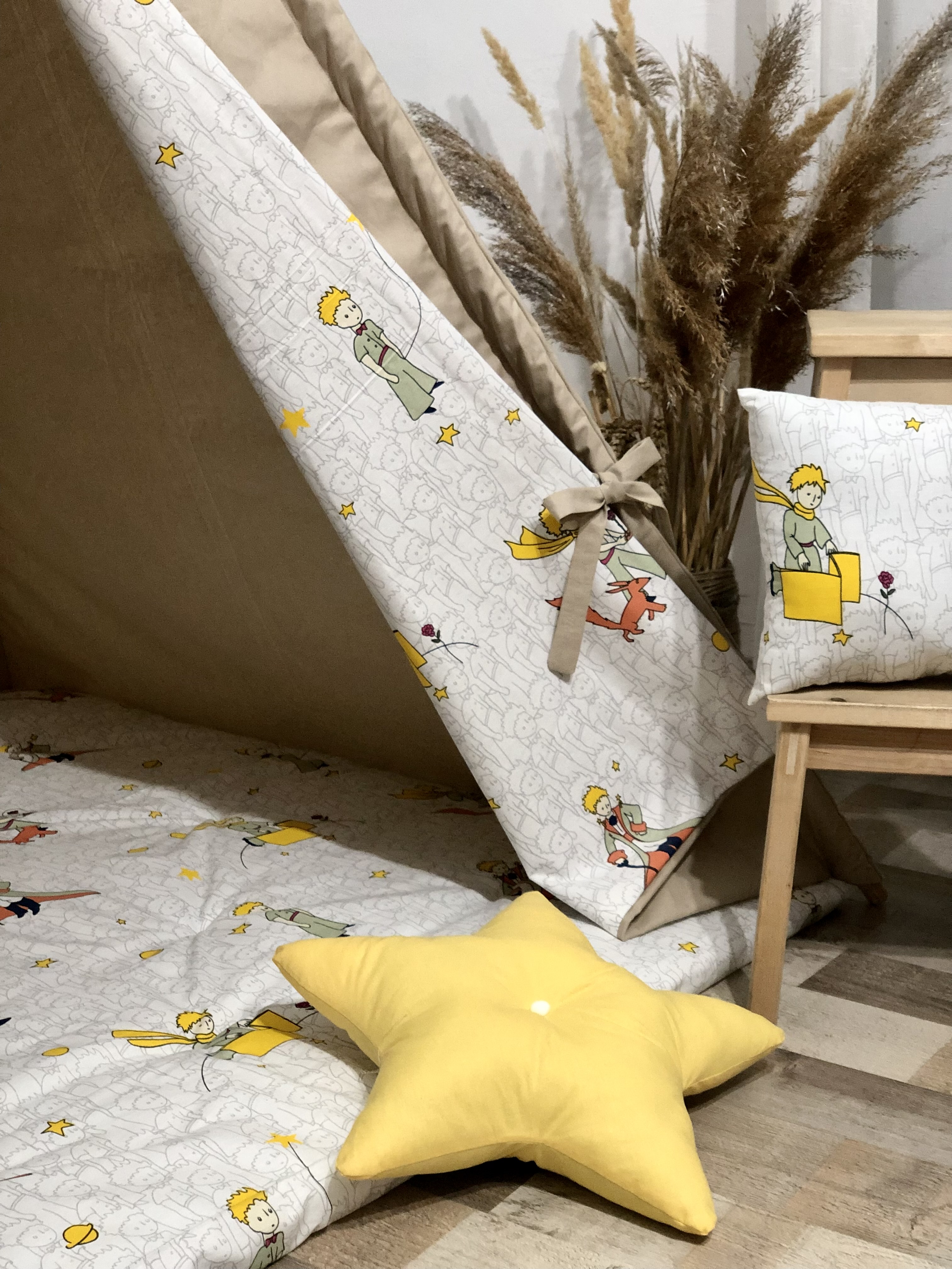 Beige tent "The Little Prince" with a yellow star