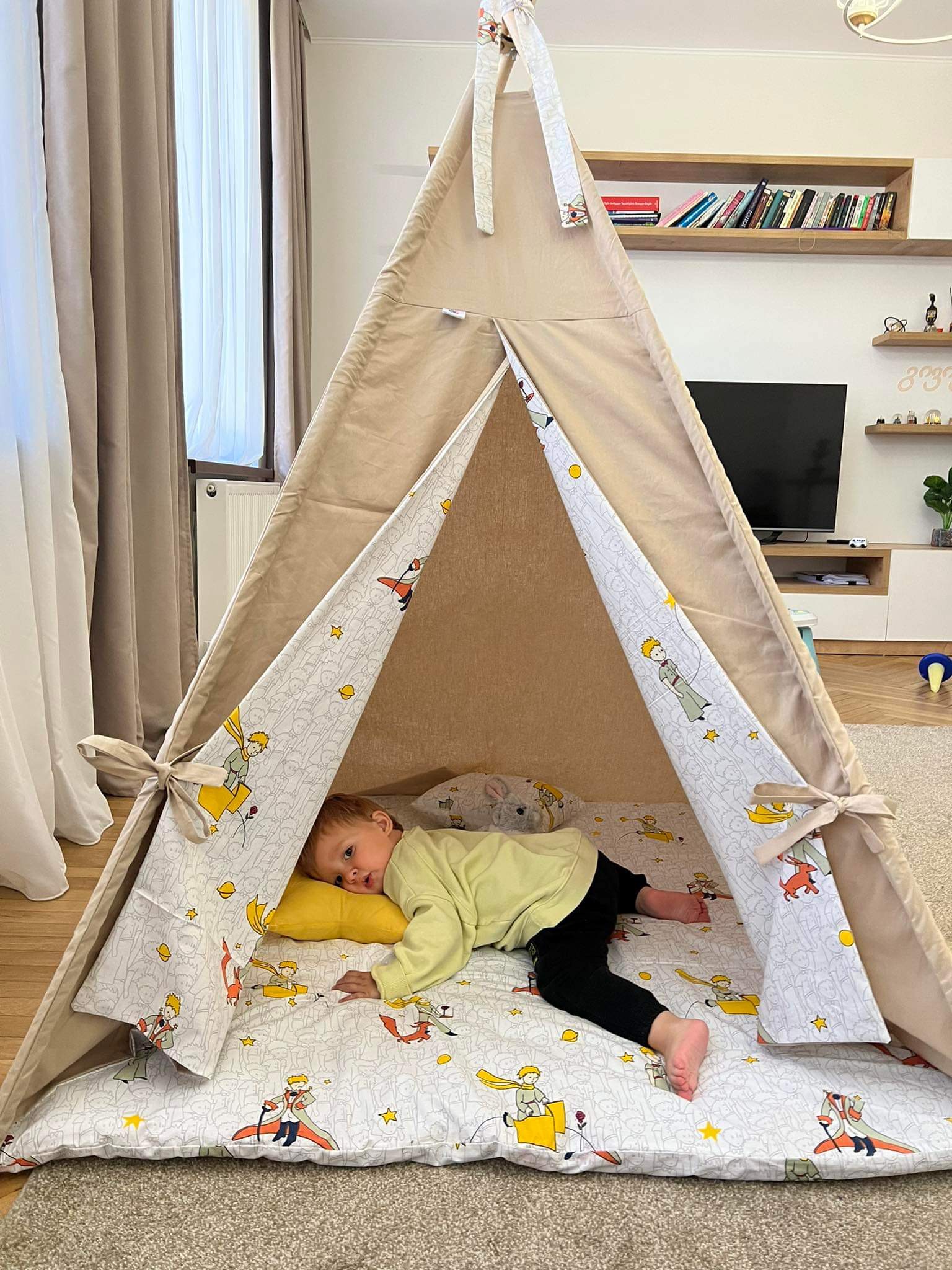 Beige tent "The Little Prince" with a yellow star