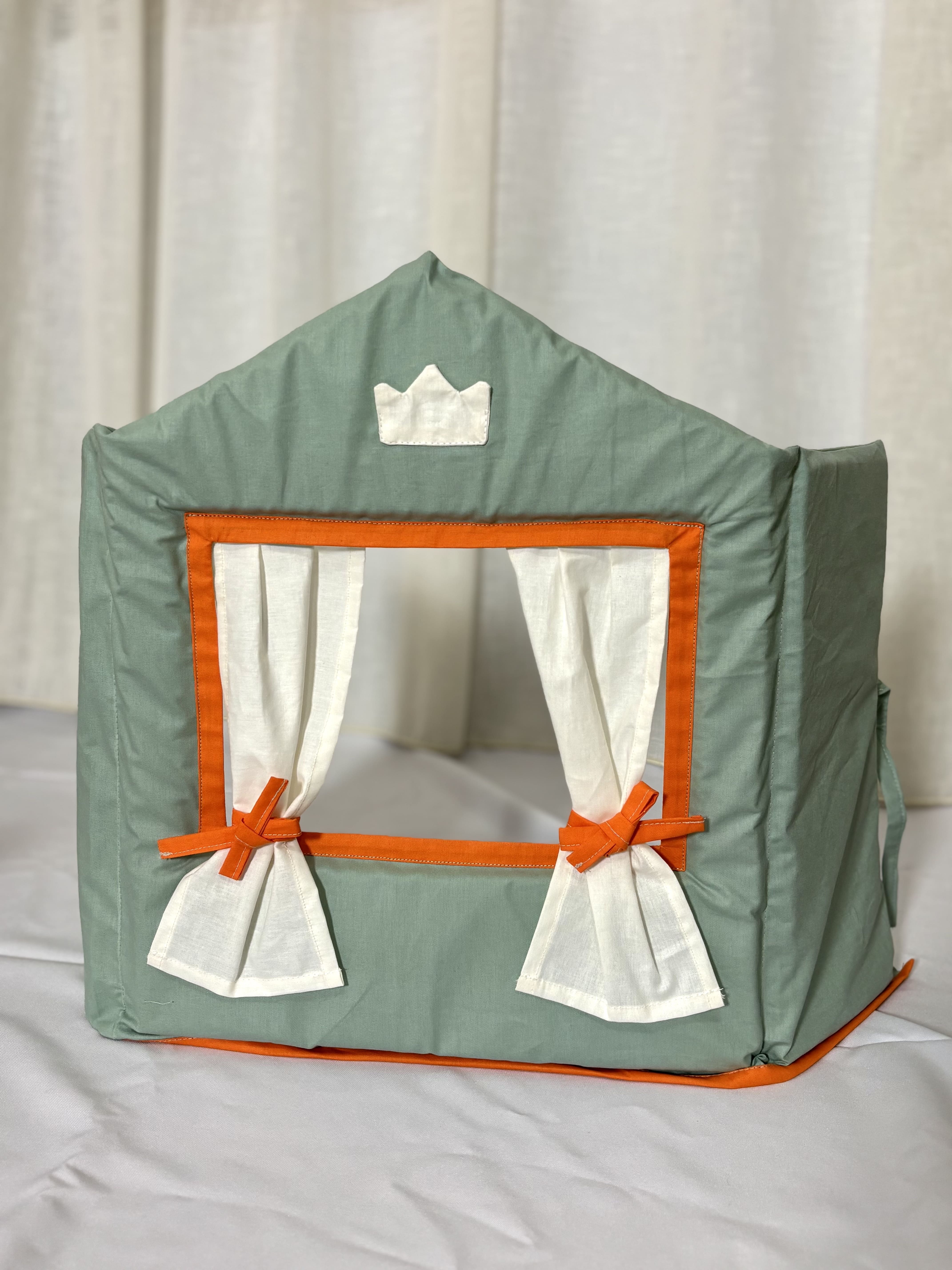 Puppet Theater Green, with the characters of the fairy tale "The Three Little Pigs"