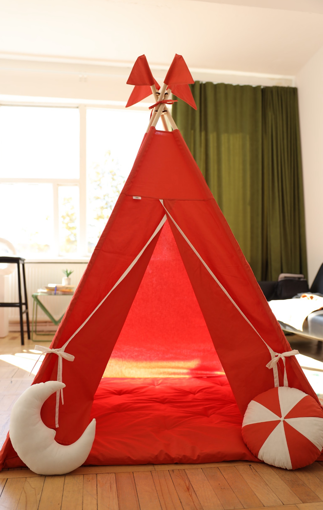 The color of the fire tent