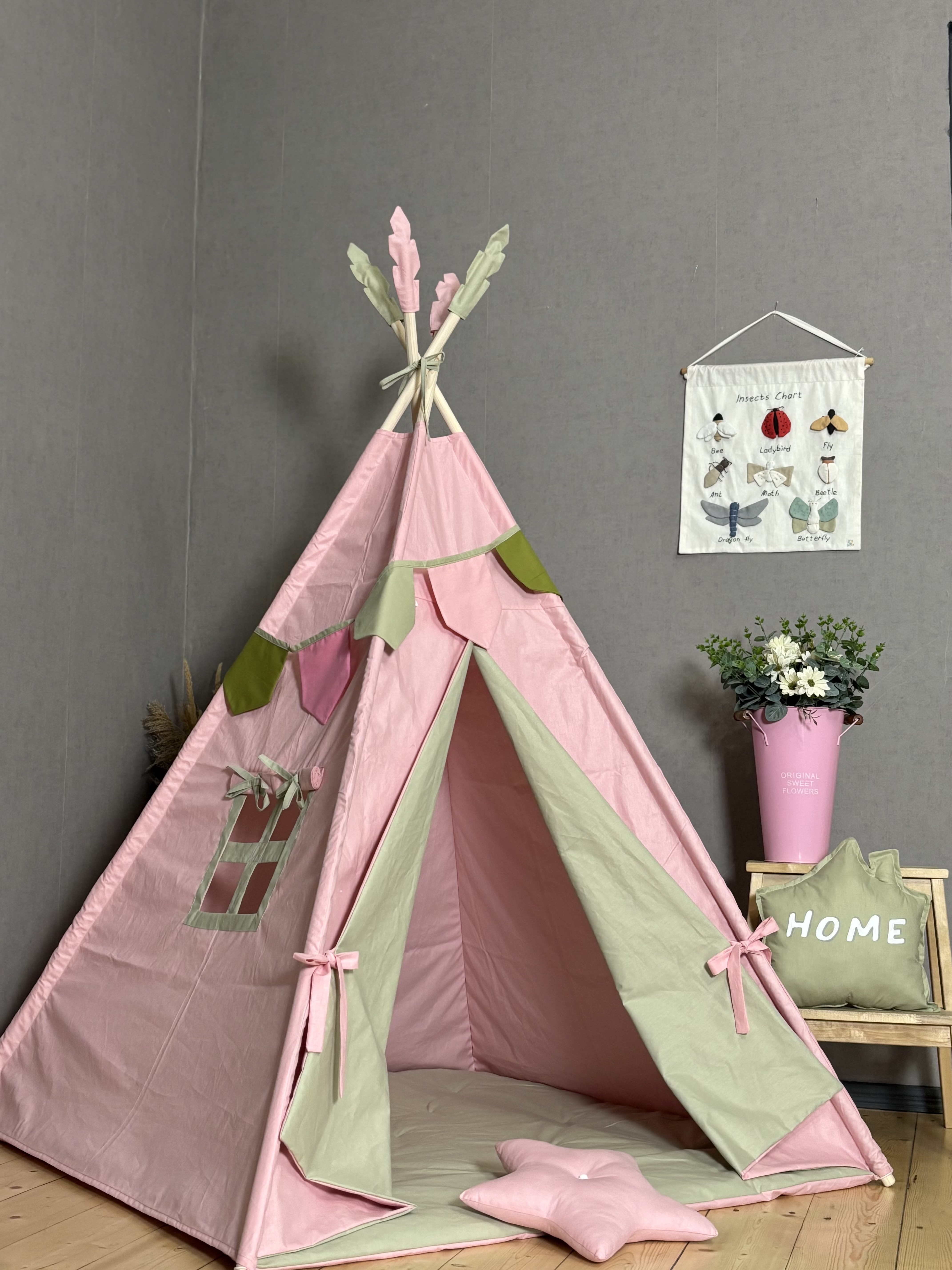 Light pink tent with light green lining