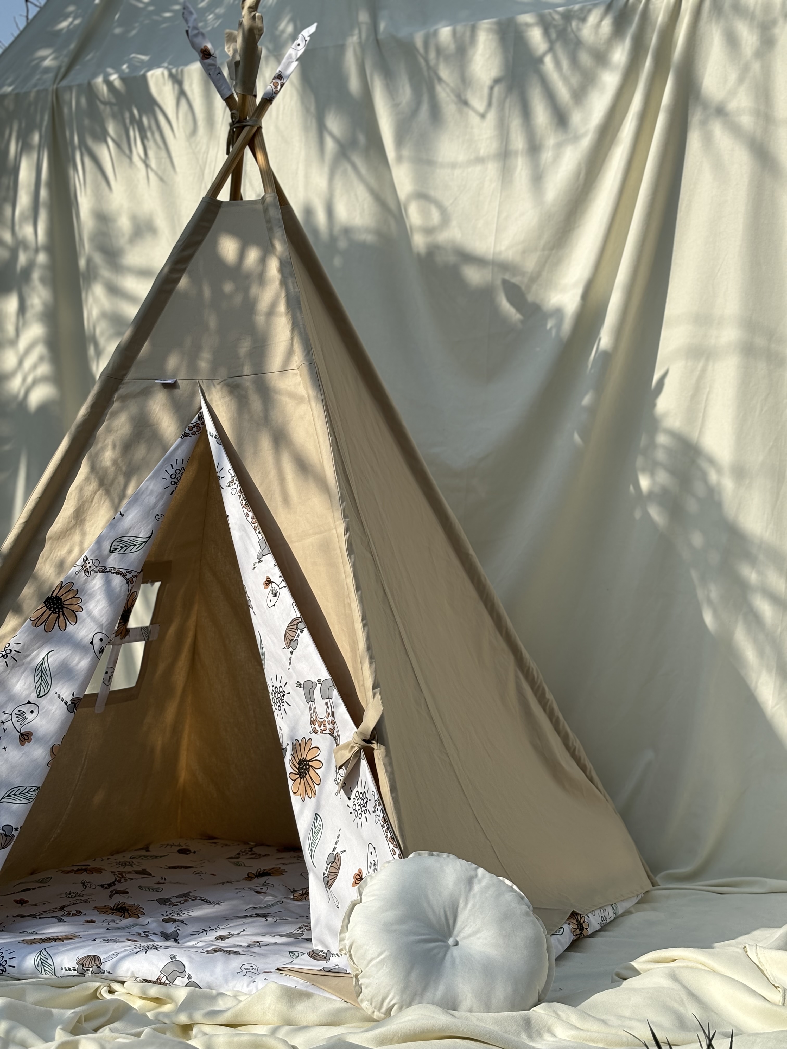 Beige tent with giraffe and floral print