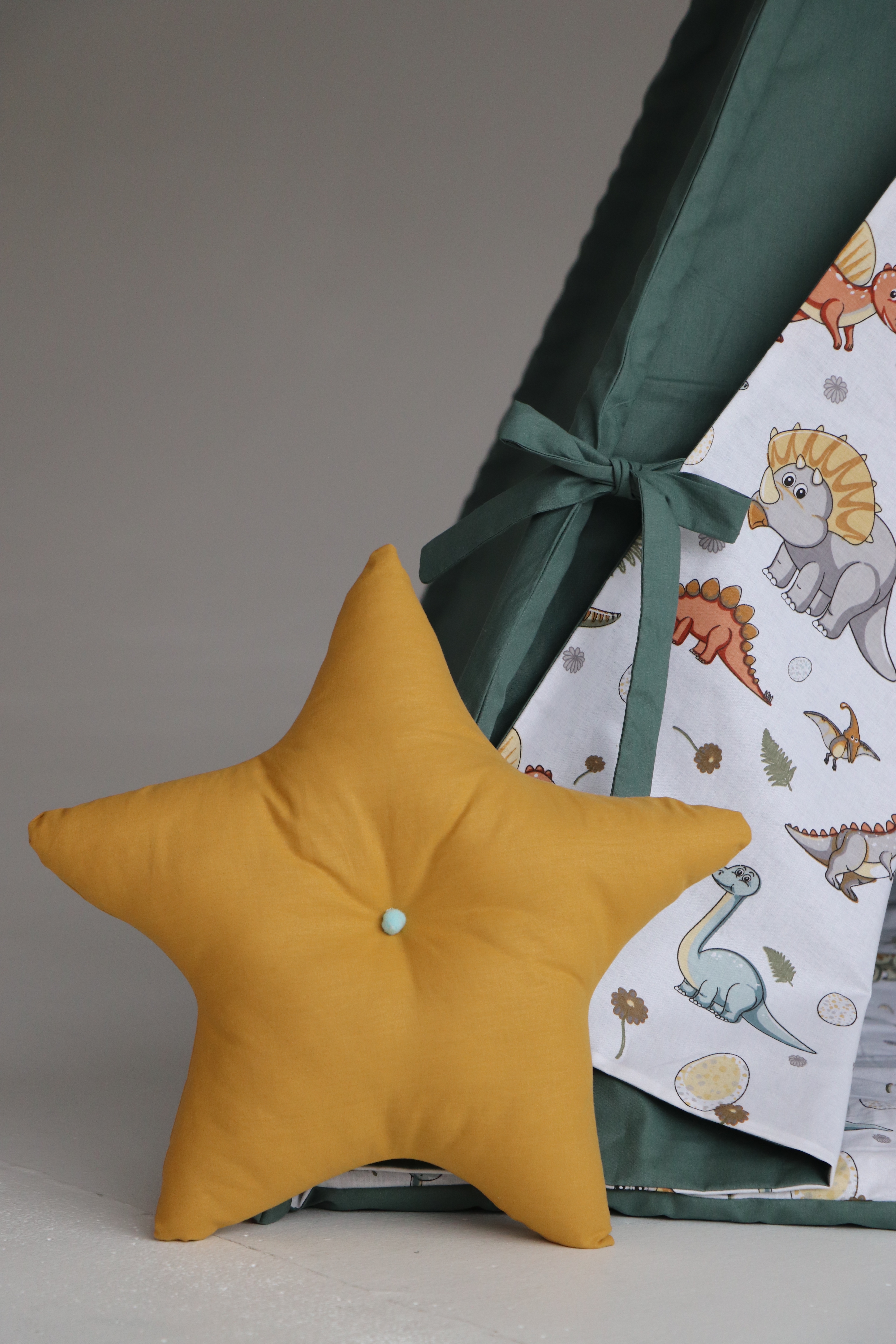 მწვანე კარავი ,,დინოები"