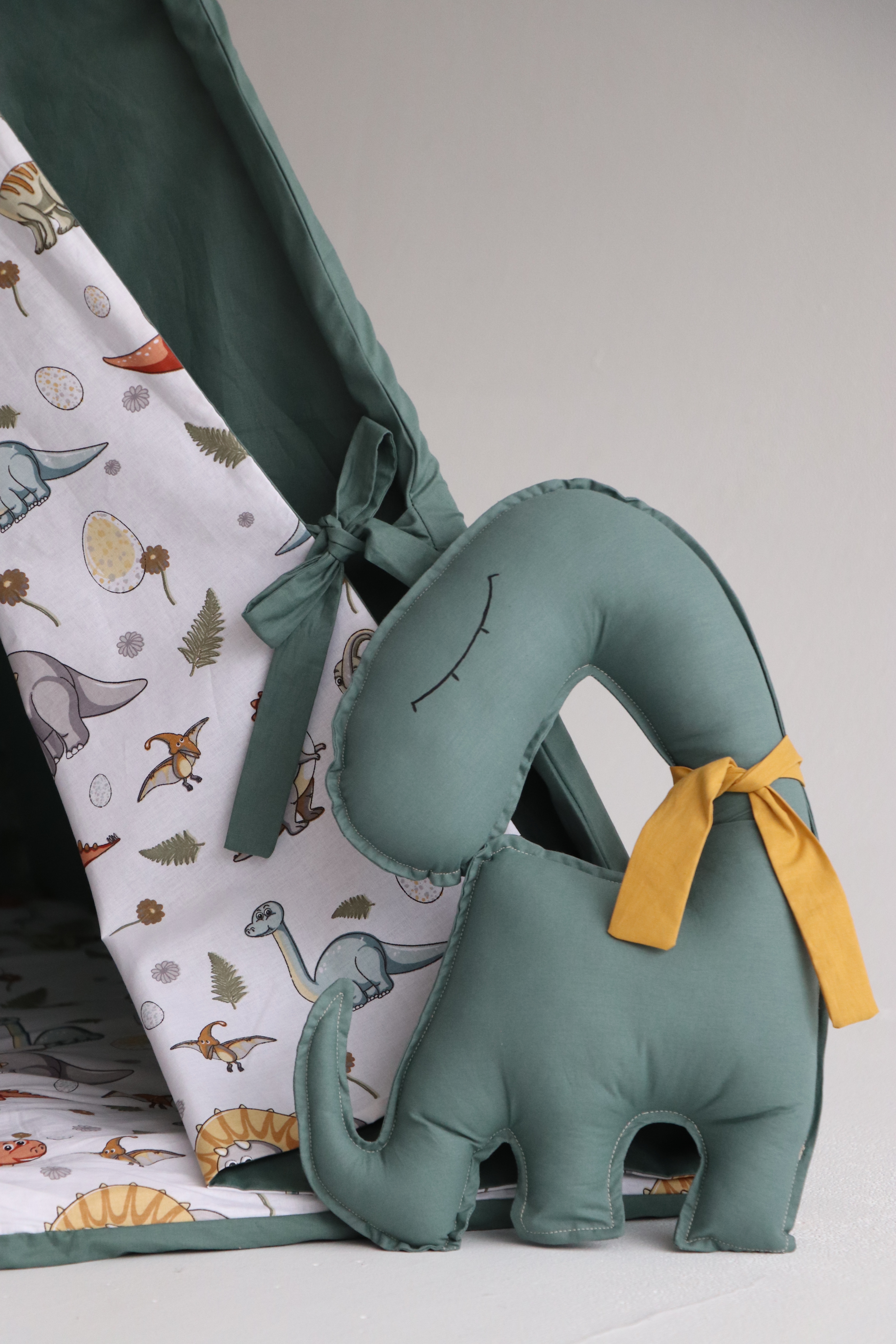 მწვანე კარავი ,,დინოები"