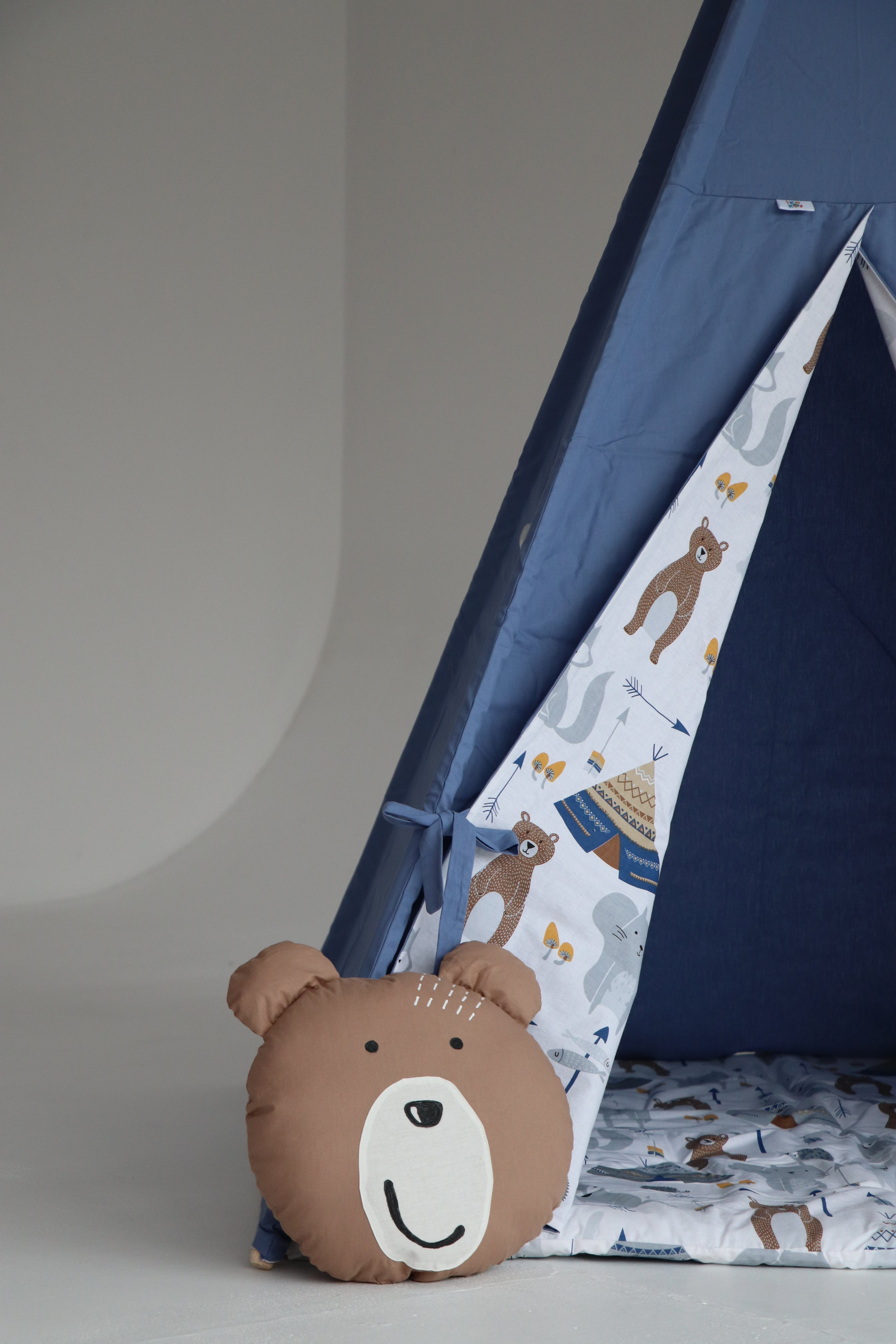 ლურჯი საბავშვო კარავი დათუნია და ოთხკუთხედი ბალიშებით