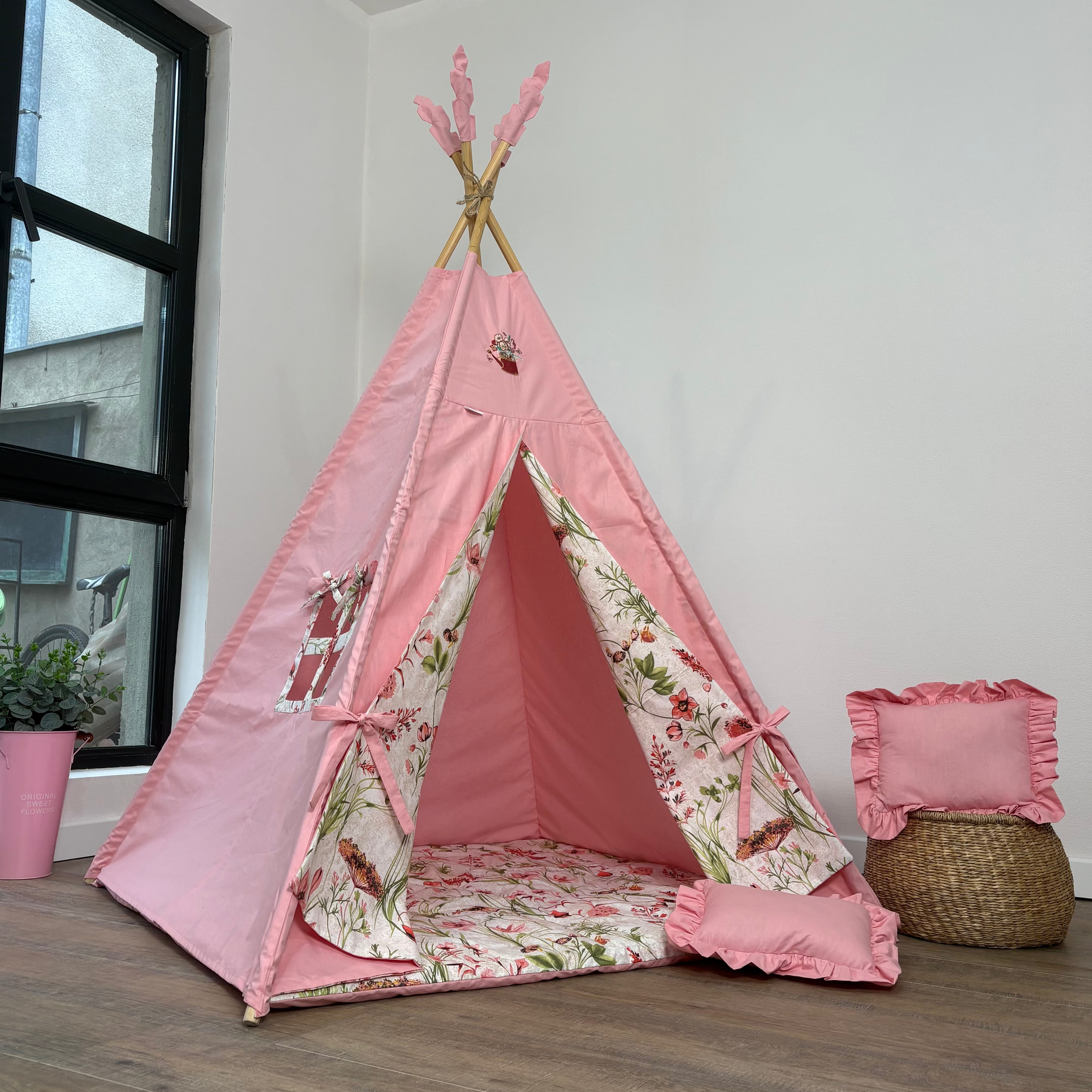 ვარდისფერი კარავი ყვავილებიანი პრინტით და წვეროზე ნაქარგით