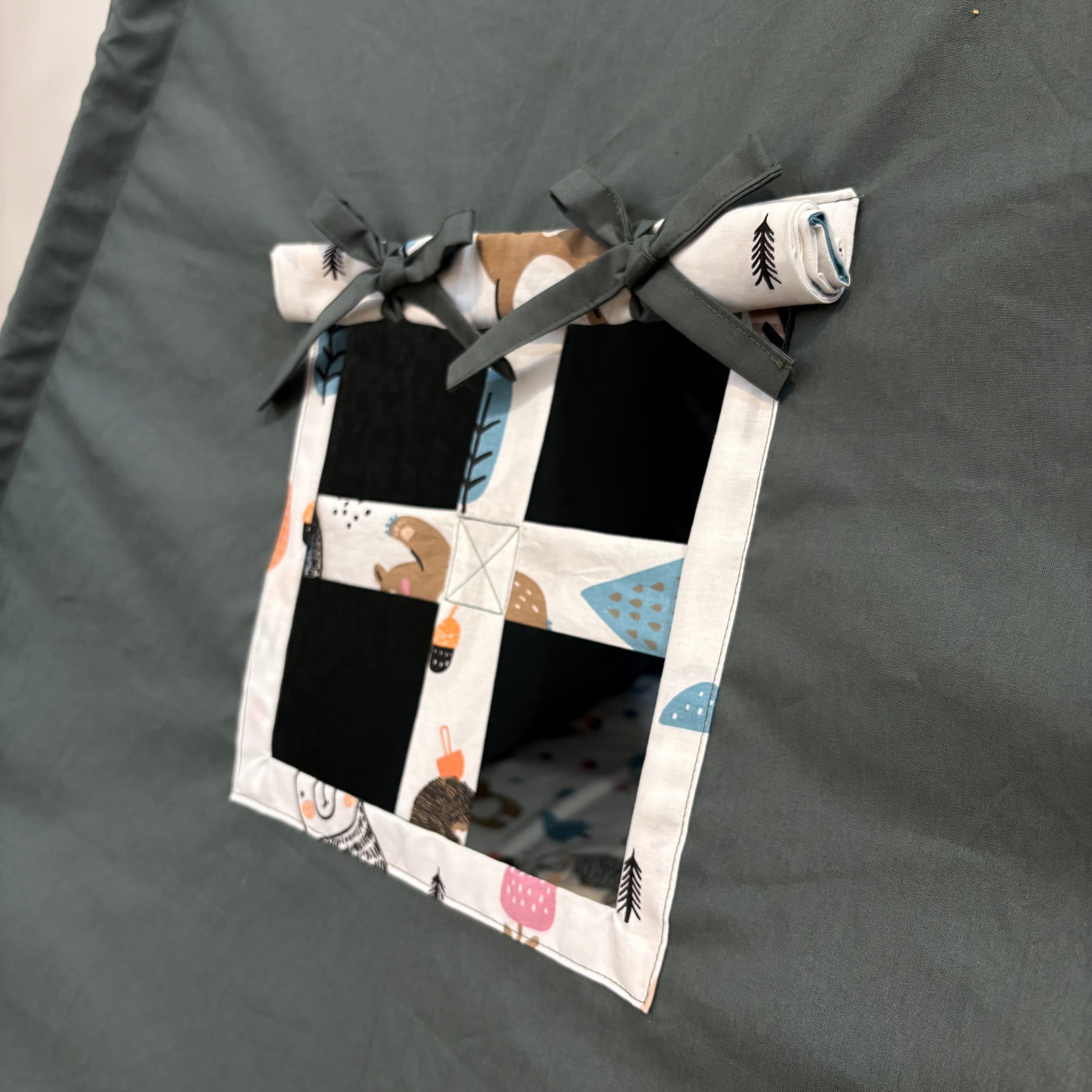 მწვანე კარავი დათუნიებიანი პრინტით